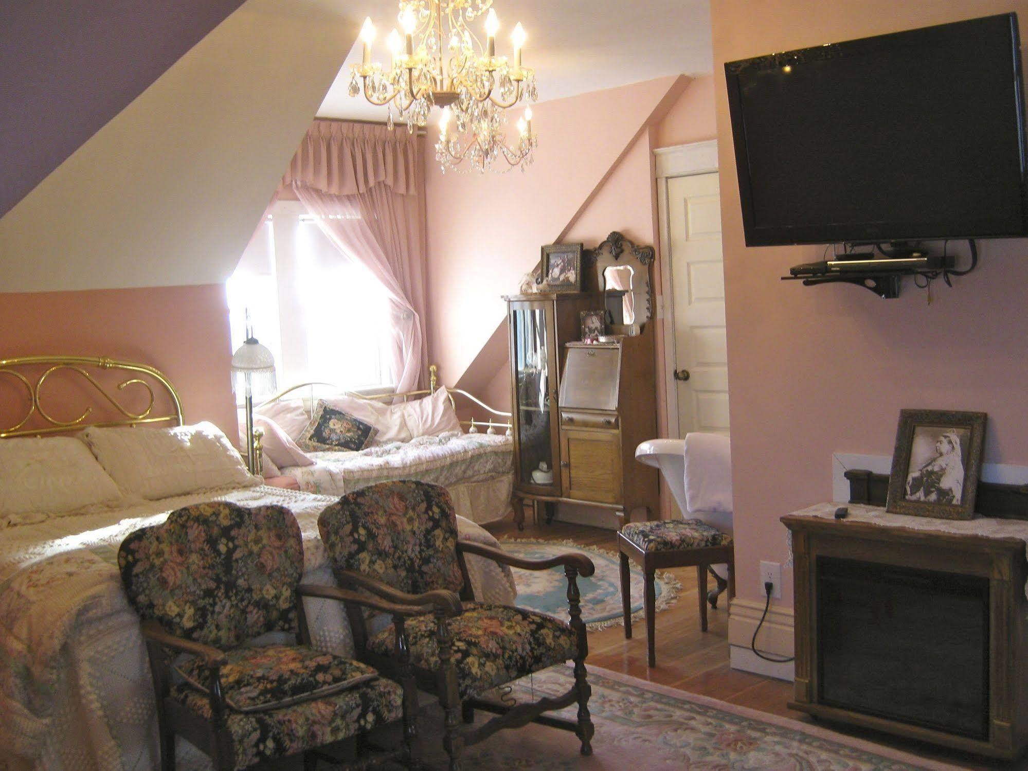 Wakamow Heights Bed And Breakfast Moose Jaw Exterior foto